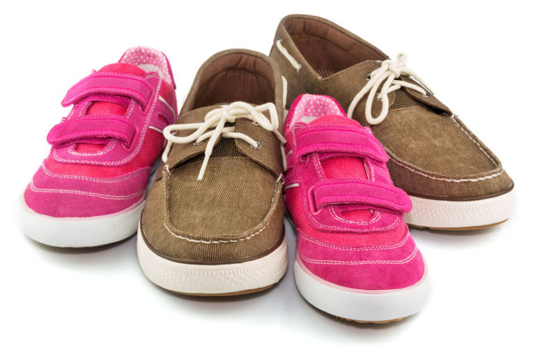 walking shoes with velcro fastening