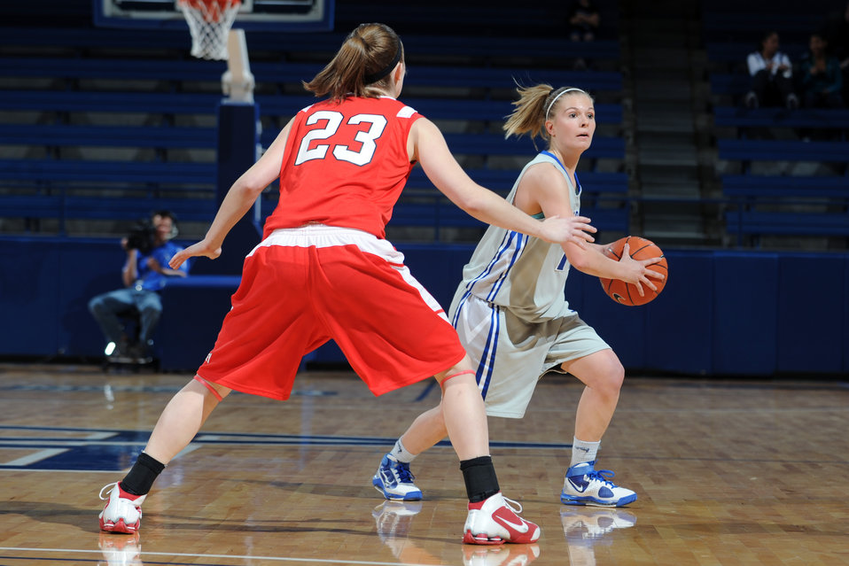 wide-basketball-shoes-for-women